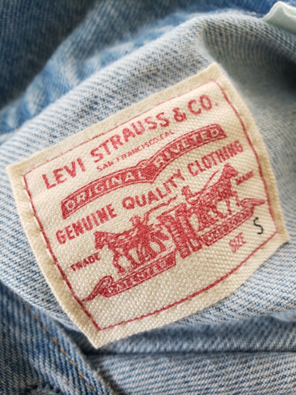 The Perfect Levi's Denim Dress Size Small NEW! - Picture 7 of 11